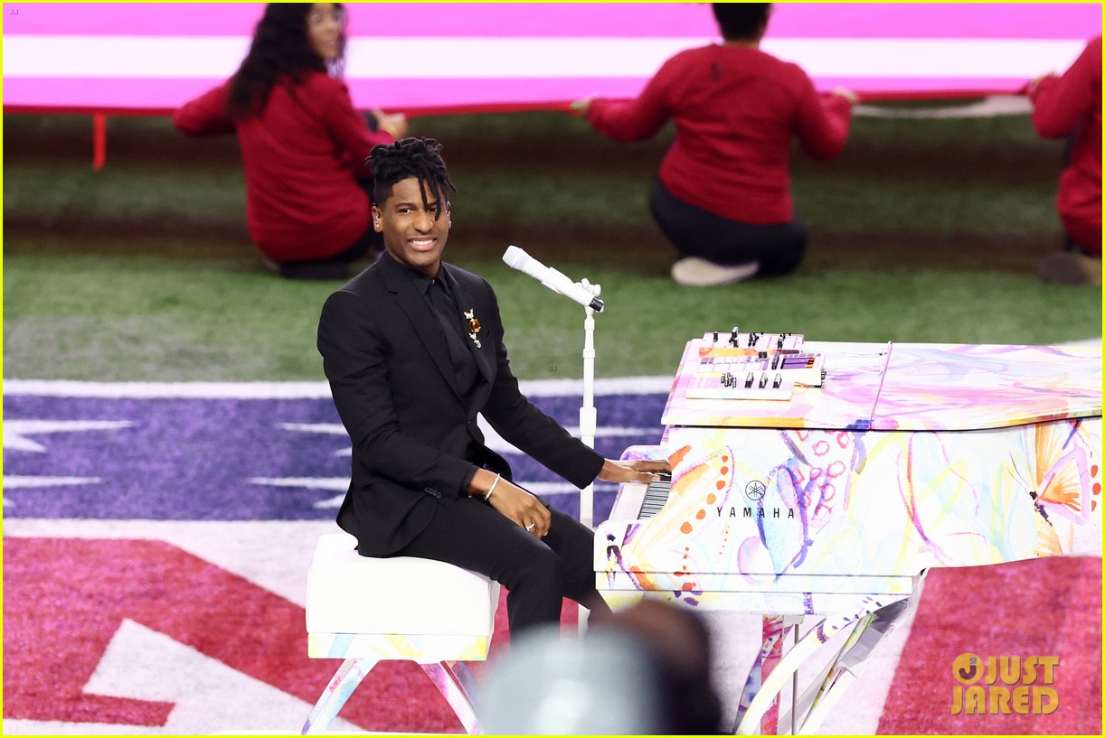 Photo Jon Batiste Performs Rousing Rendition Of National Anthem At 