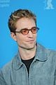 robert pattinson mickey 17 at berlim film festival 04