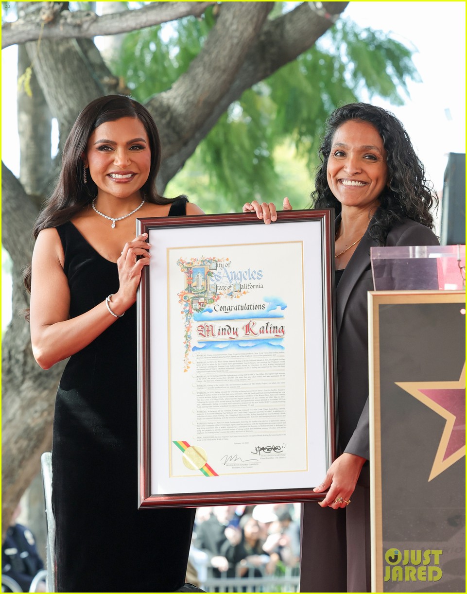 Mindy Kaling Gets Support From Close Friend & 'The Office' Costar at