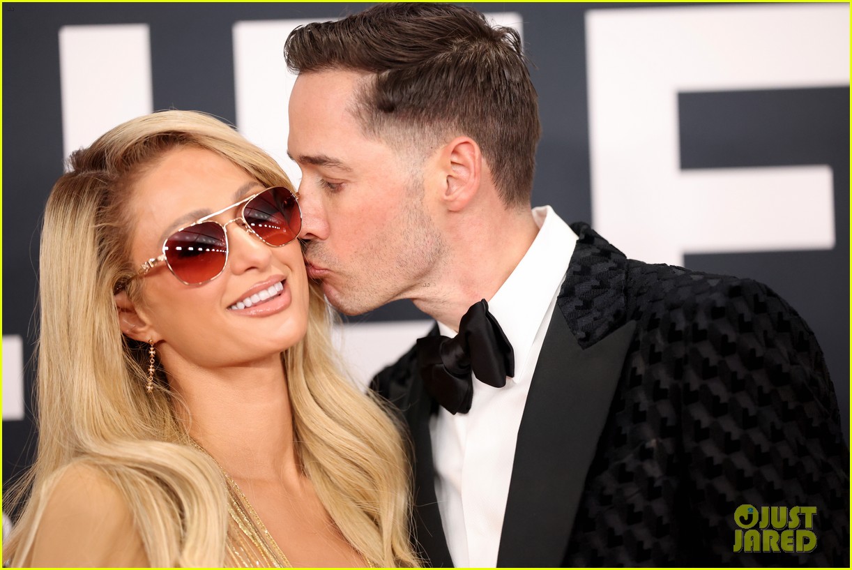 Paris Hilton Reveals She's In the Studio Writing Her Third Album at ...