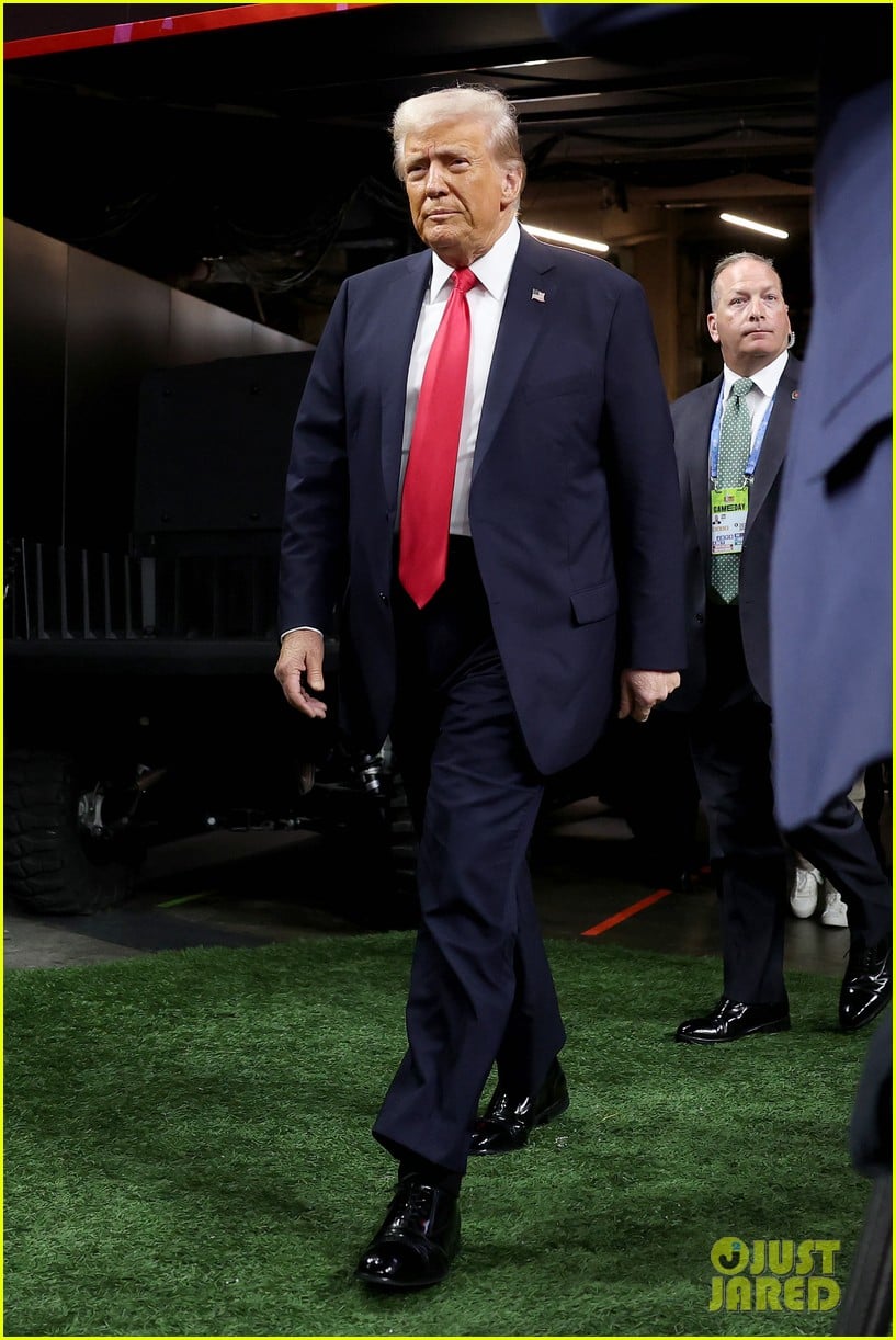 Who's Sitting with Donald Trump at Super Bowl 2025? Look Inside His Box ...
