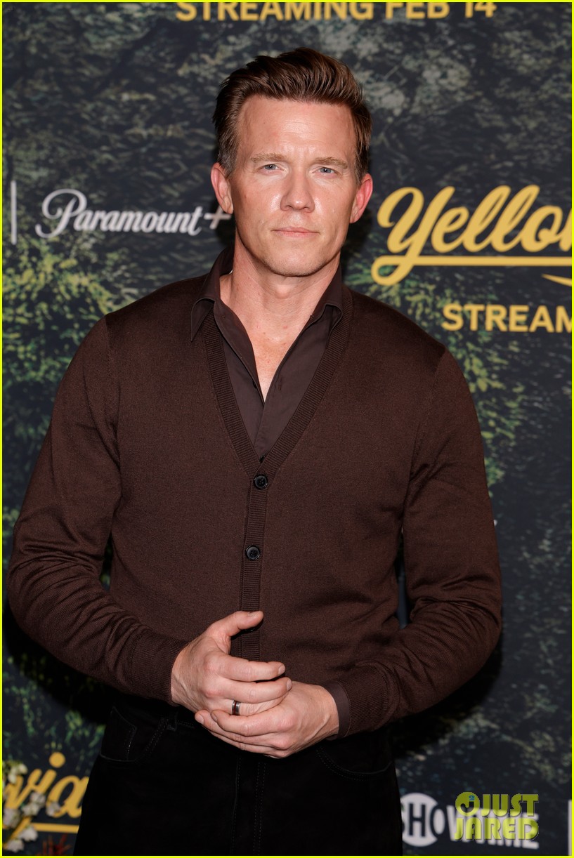 Melanie Lynskey, Christina Ricci, Elijah Wood, & More Attend ...