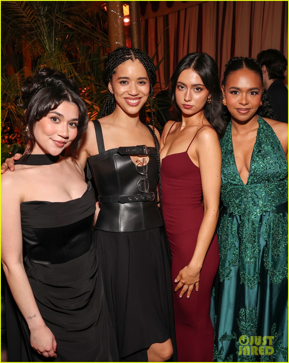 Melanie Lynskey, Christina Ricci, Elijah Wood, & More Attend ...