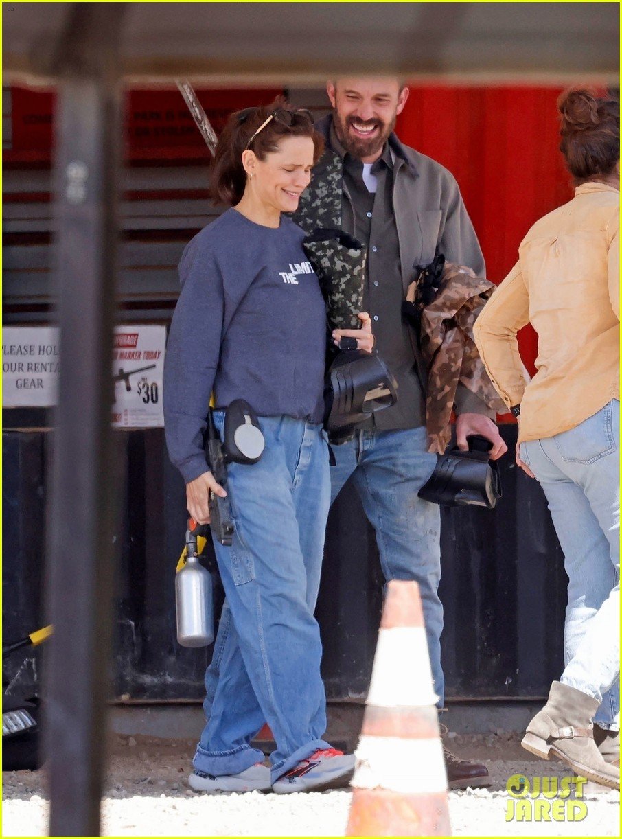 Ben Affleck & Jennifer Garner Share a Laugh at Son Samuel's Paintball(02)