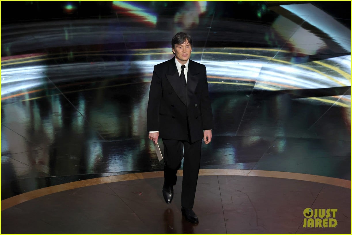 Cillian Murphy Presents Best Actor Award At Oscars 2025 After Skipping Cillian Murphy Presents At Oscars 02