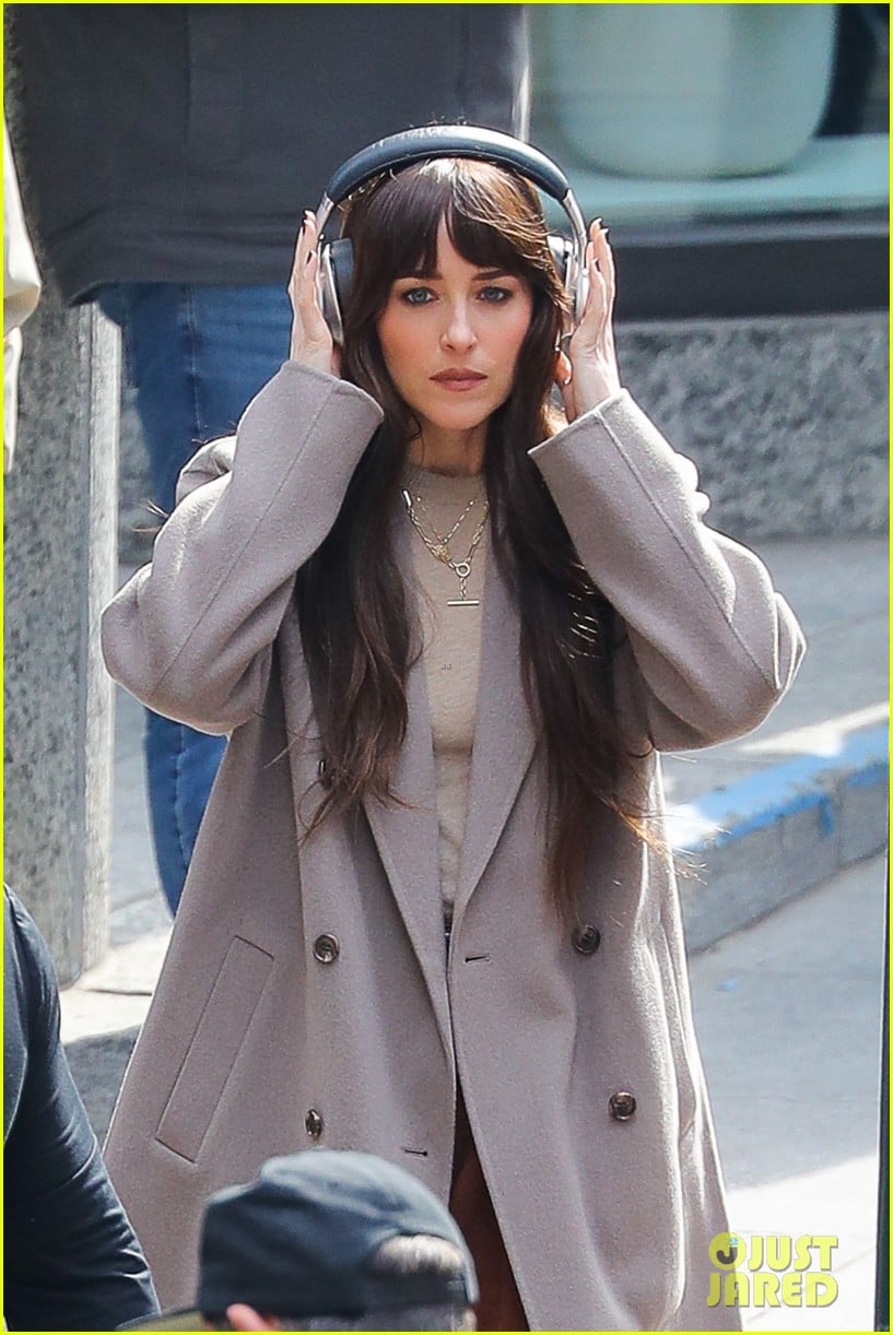 Dakota Johnson Gets Covered in Blood While Filming 'Verity' Movie - Set ...