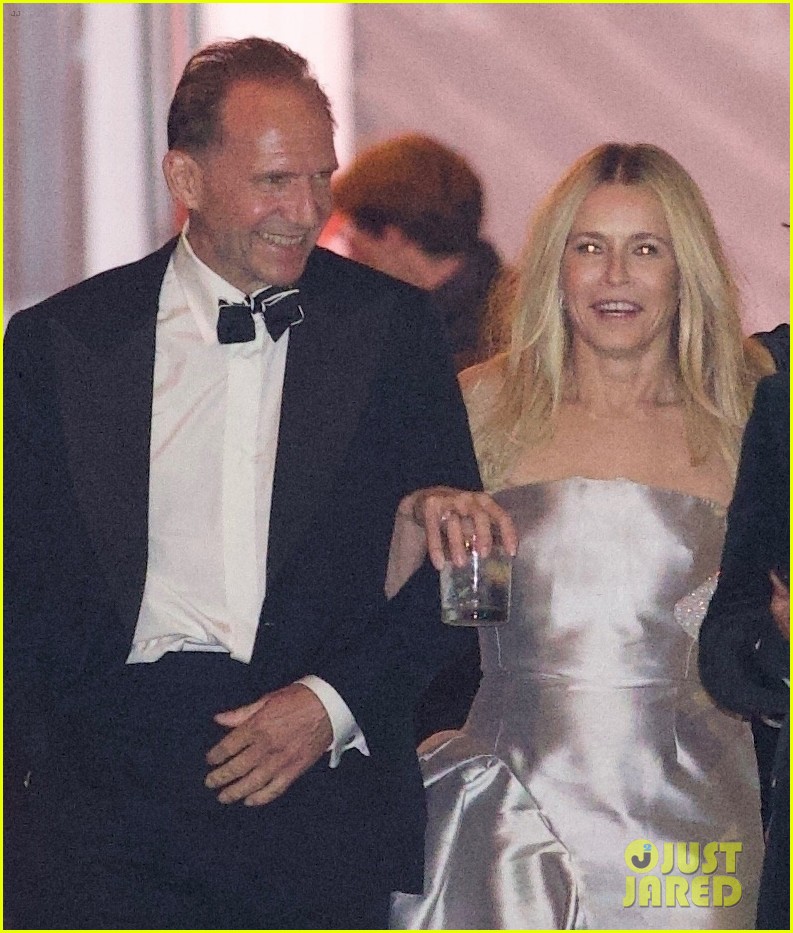 Ralph Fiennes & Chelsea Handler Spark Romance Rumors at Vanity Fair