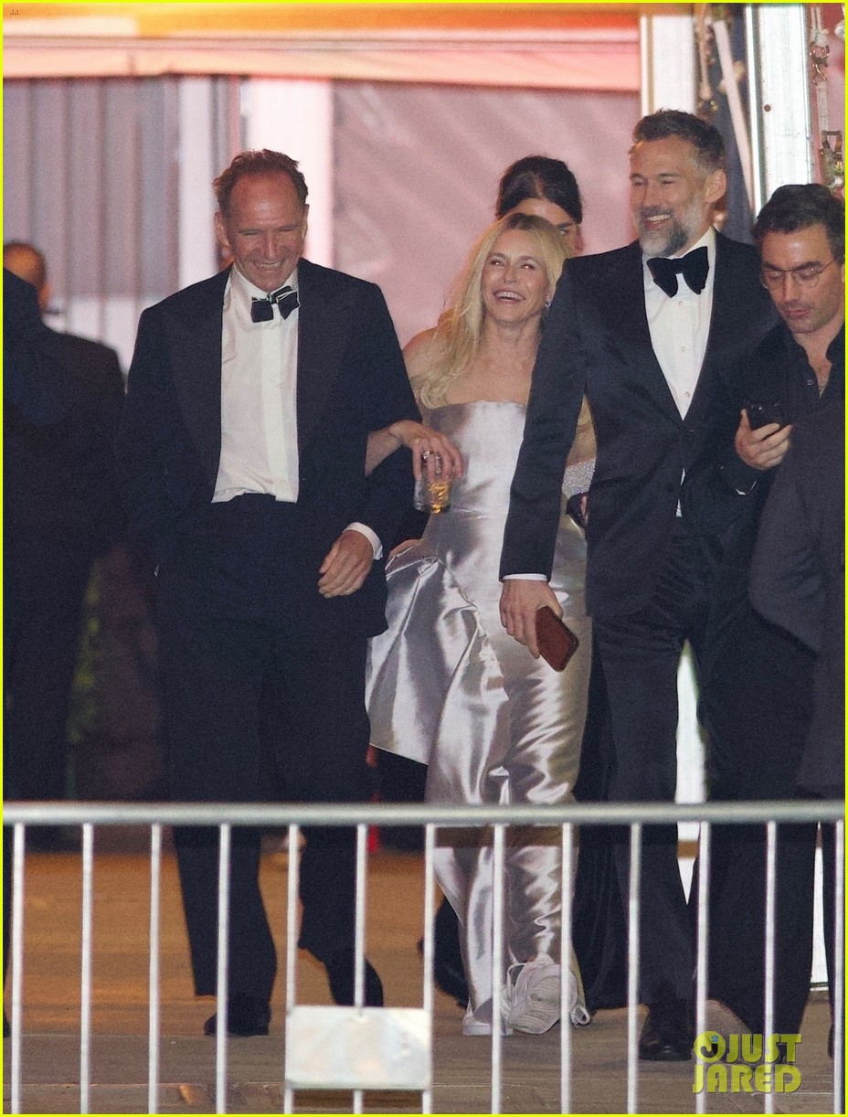 Ralph Fiennes & Chelsea Handler Spark Romance Rumors at Vanity Fair