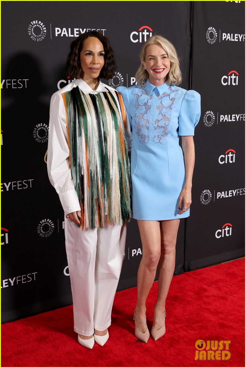 Elisabeth Moss, Yvonne Strahovski, & More Attend 'The Handmaid's