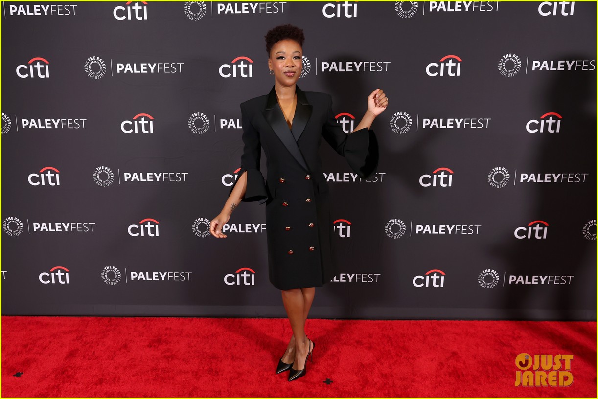 Elisabeth Moss, Yvonne Strahovski, & More Attend 