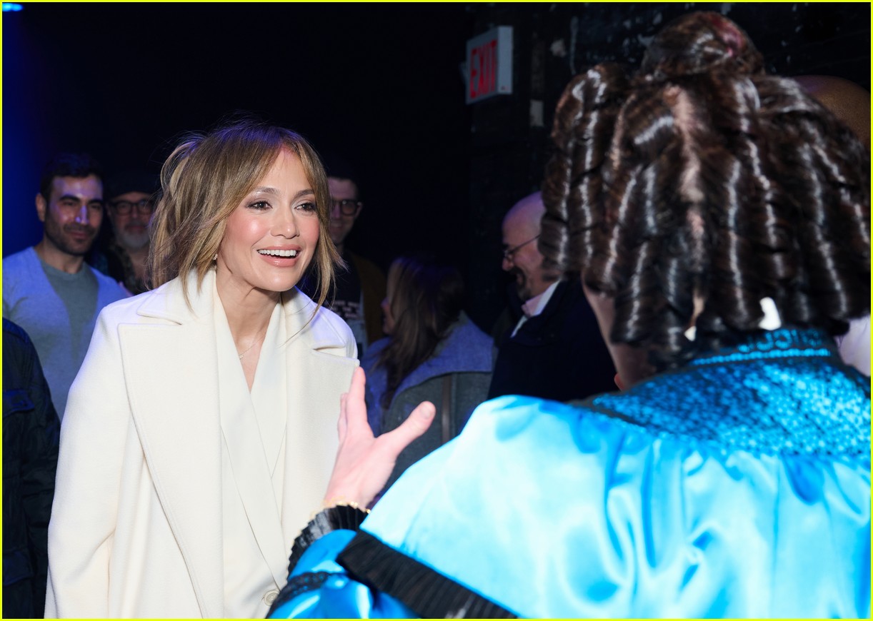 Jennifer Lopez, Meryl Streep & More Visit Betty Gilpin Ahead of Her