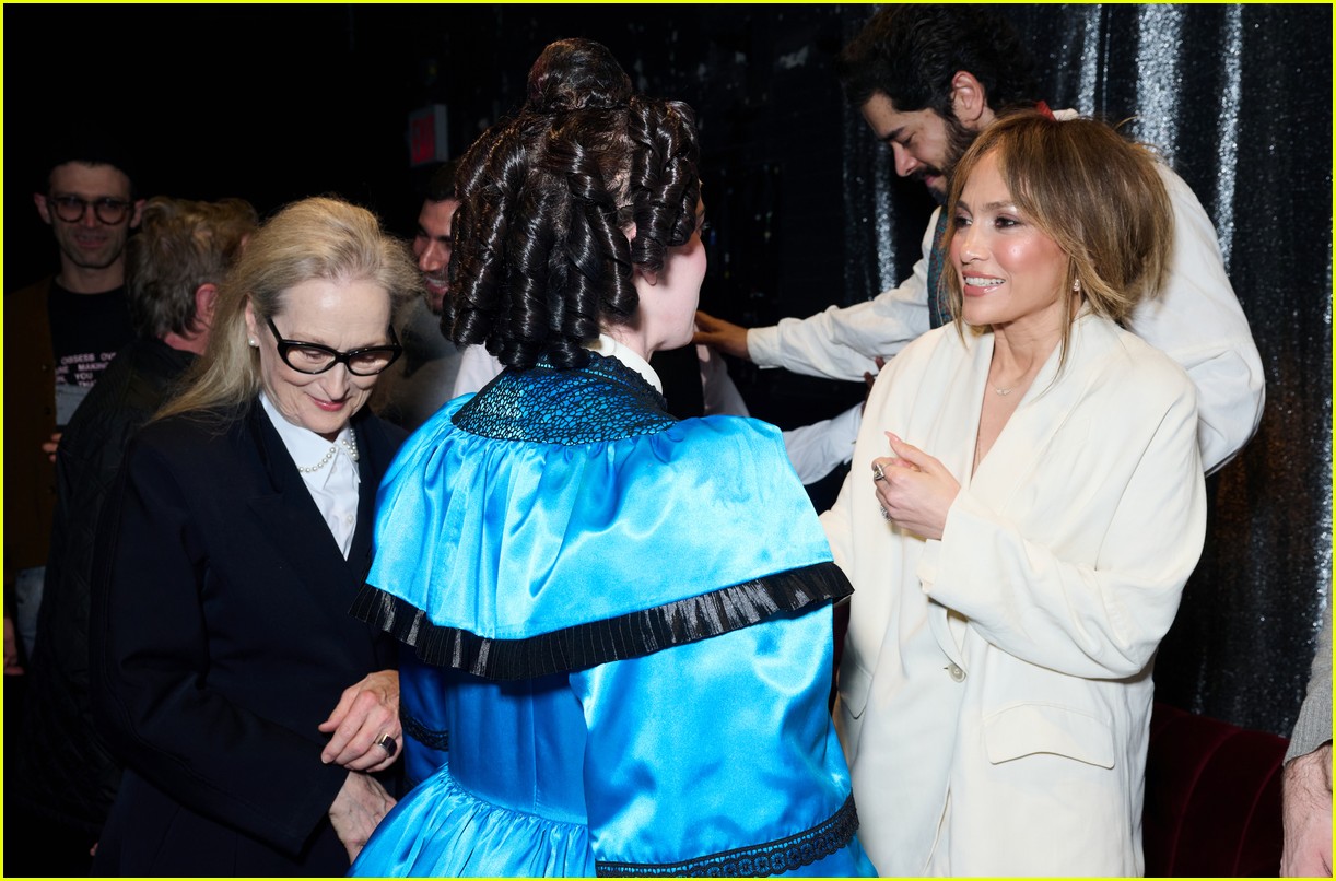 Jennifer Lopez, Meryl Streep & More Visit Betty Gilpin Ahead of Her