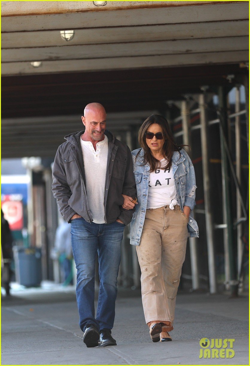 Christopher Meloni & Mariska Hargitay Keep Close on 'Law & Order SVU