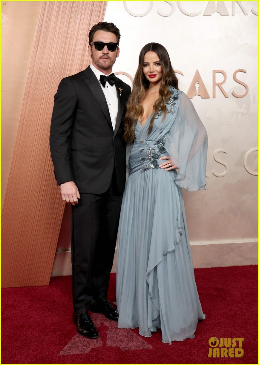Miles Teller & Wife Keleigh Make It Date Night at Oscars 2025: Photo