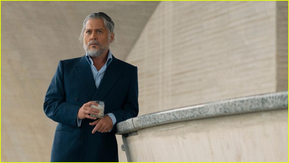 'Day Drinker' First Look at Johnny Depp in Movie as Production Begins(00)