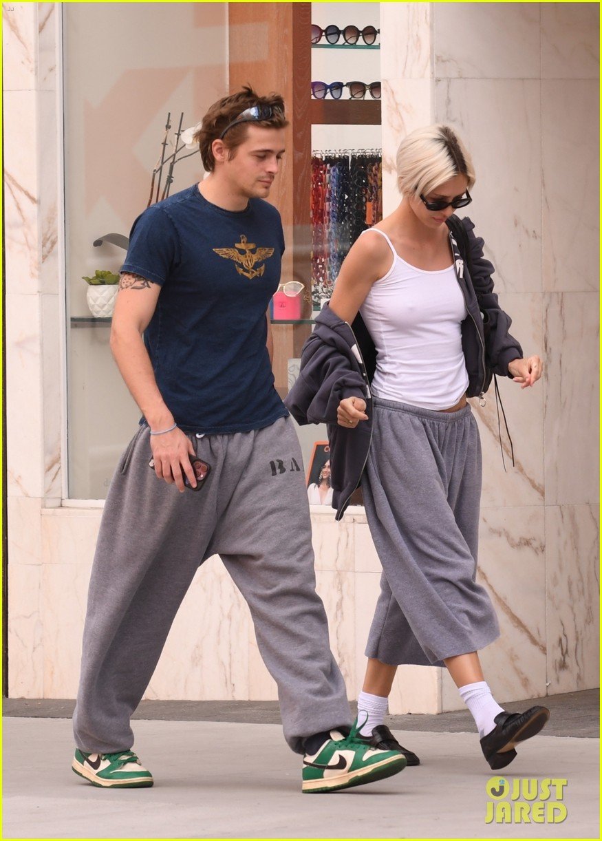 Delilah Belle Hamlin & 'Euphoria' Actor Henry Eikenberry Take a Stroll