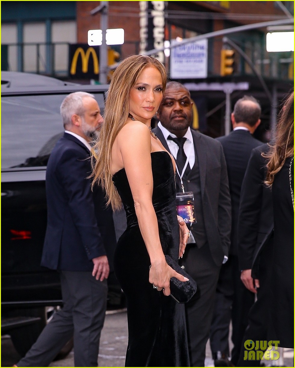 Jennifer Lopez Brings Child Emme, 17, to Watch 'Out of Sight' CoStar(02)