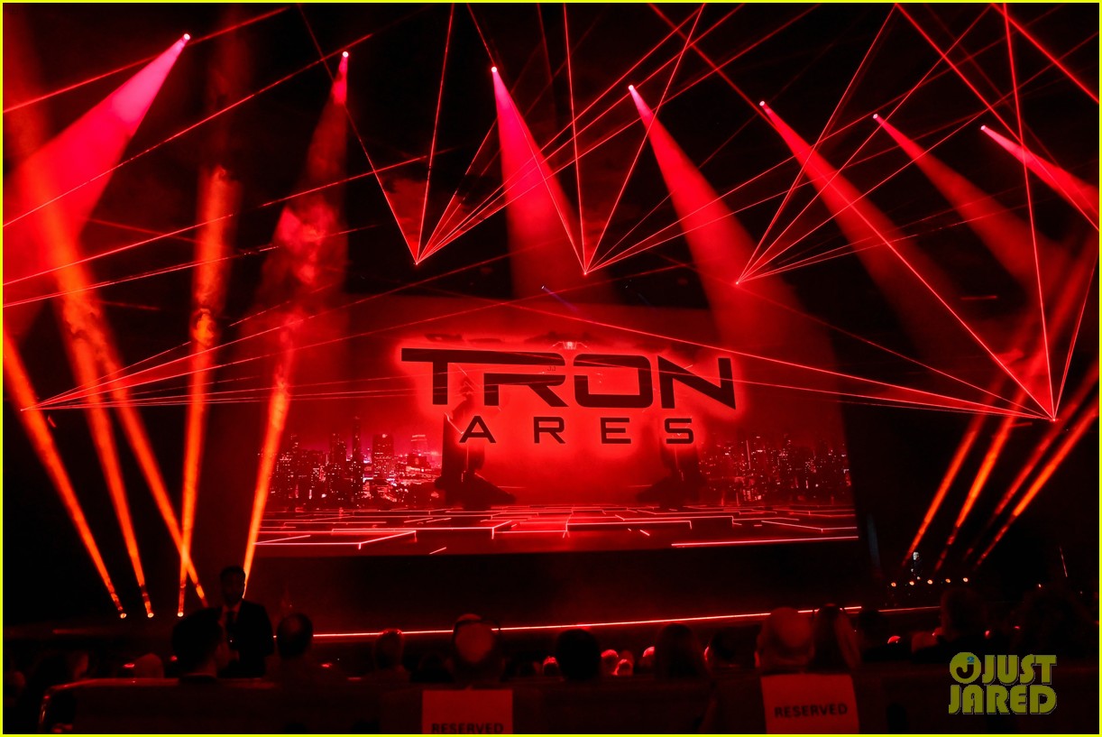 Jared Leto Jeff Bridges Tease Upcoming Tron Ares At CinemaCon 2025 Jared Leto Jeff Bridges Unveil Tron Ares Trailer At Cinemacon 2025 04