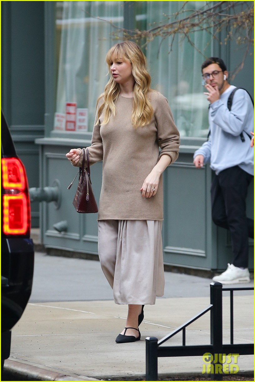 Jennifer Lawrence & Husband Cooke Maroney Step Out for Early Dinner