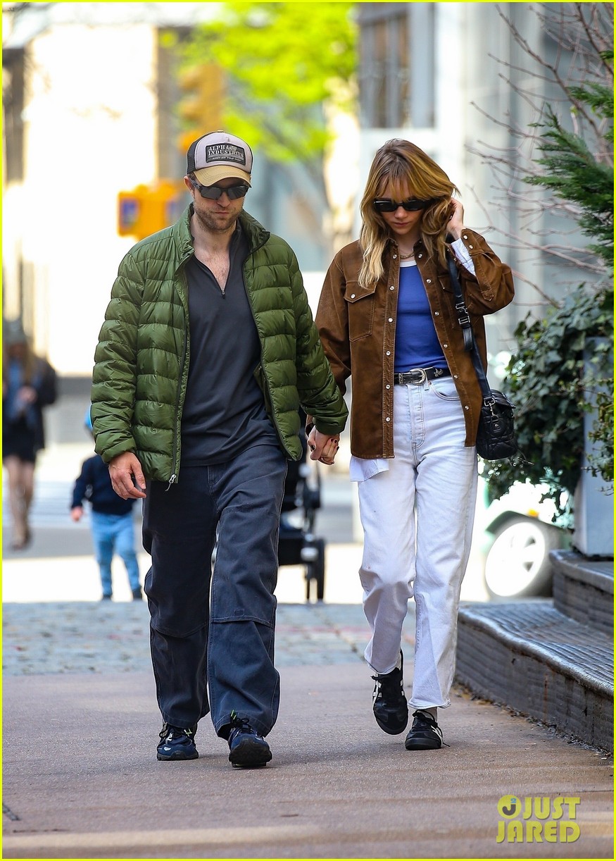 Robert Pattinson & Suki Waterhouse Hold Hands During NYC Outing Photo