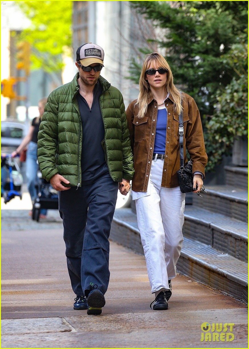 Robert Pattinson & Suki Waterhouse Hold Hands During NYC Outing Photo