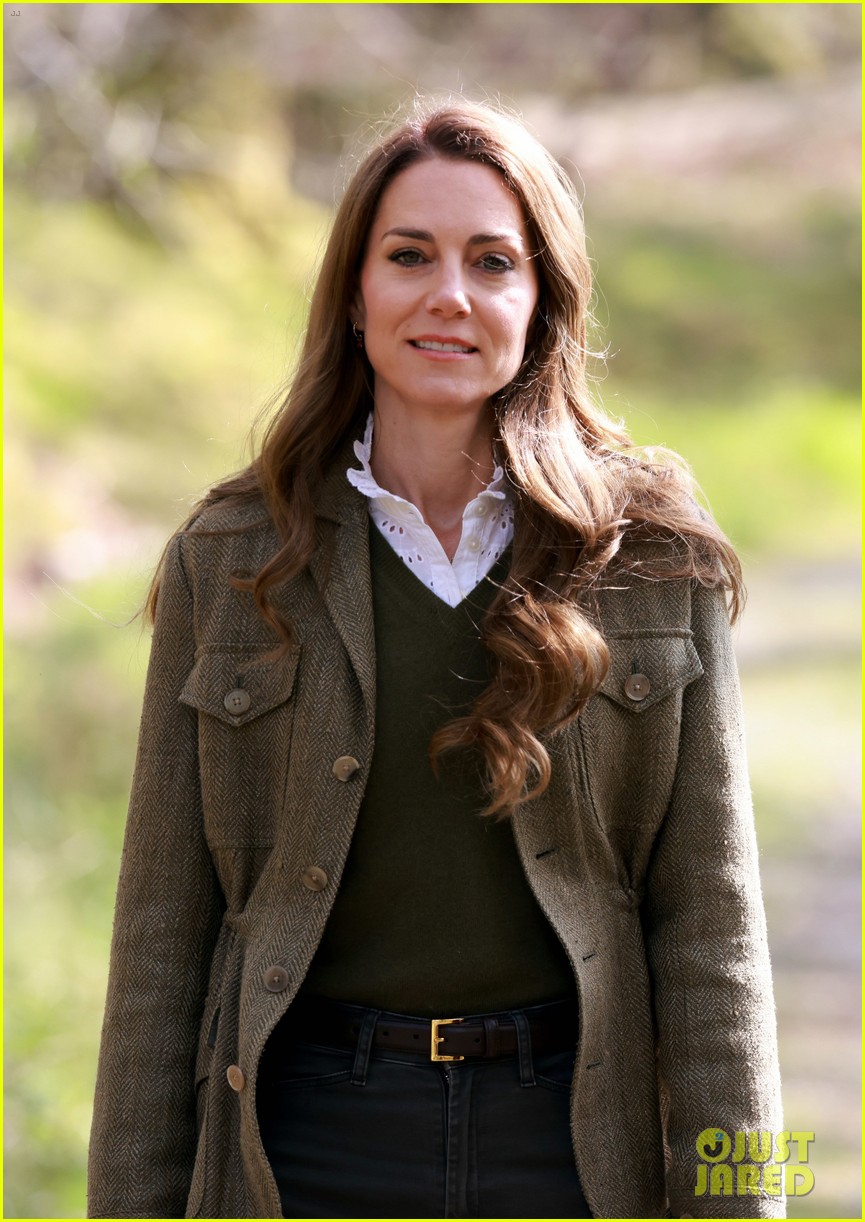 Prince William & Kate Middleton Celebrate Anniversary in Scotland(02)