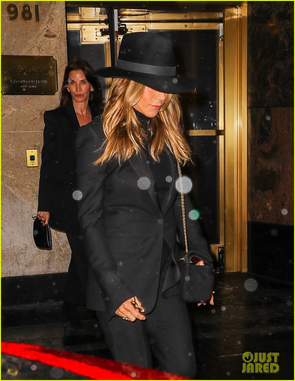 Jennifer Aniston & Jason Bateman Check Out Pal Clooney's