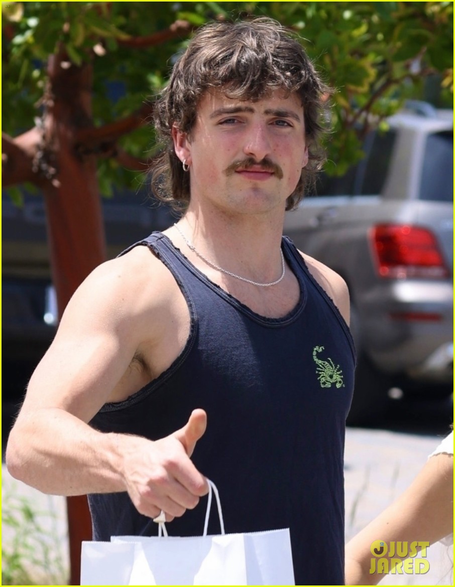 Benson Boone & Girlfriend Maggie Thurmon Hold Hands During Day Out in Malibu: Photo 5156796