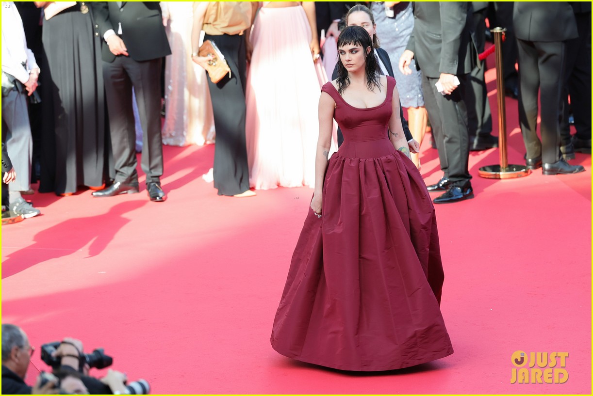 Cara Delevingne Debuts New Dark Hair at Cannes 2025 Premiere!: Photo ...