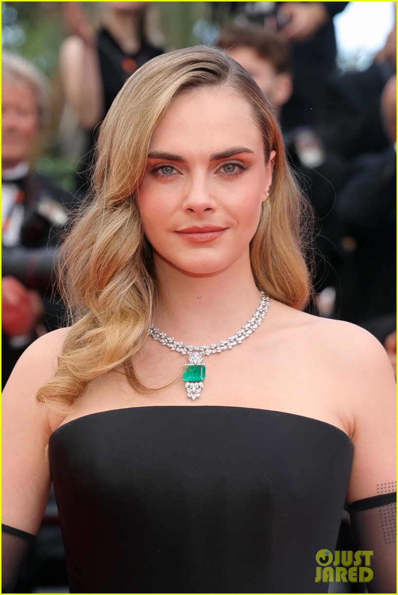 Cara Delevingne Ditches Black Wig, Goes Back to Her Normal Hair Color ...
