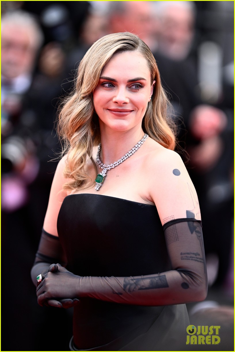 Cara Delevingne Ditches Black Wig, Goes Back to Her Normal Hair Color ...
