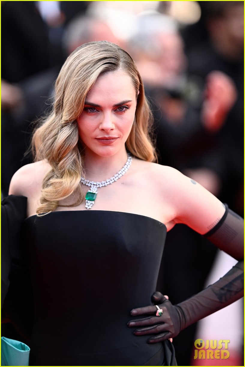 Cara Delevingne Ditches Black Wig, Goes Back to Her Normal Hair Color ...