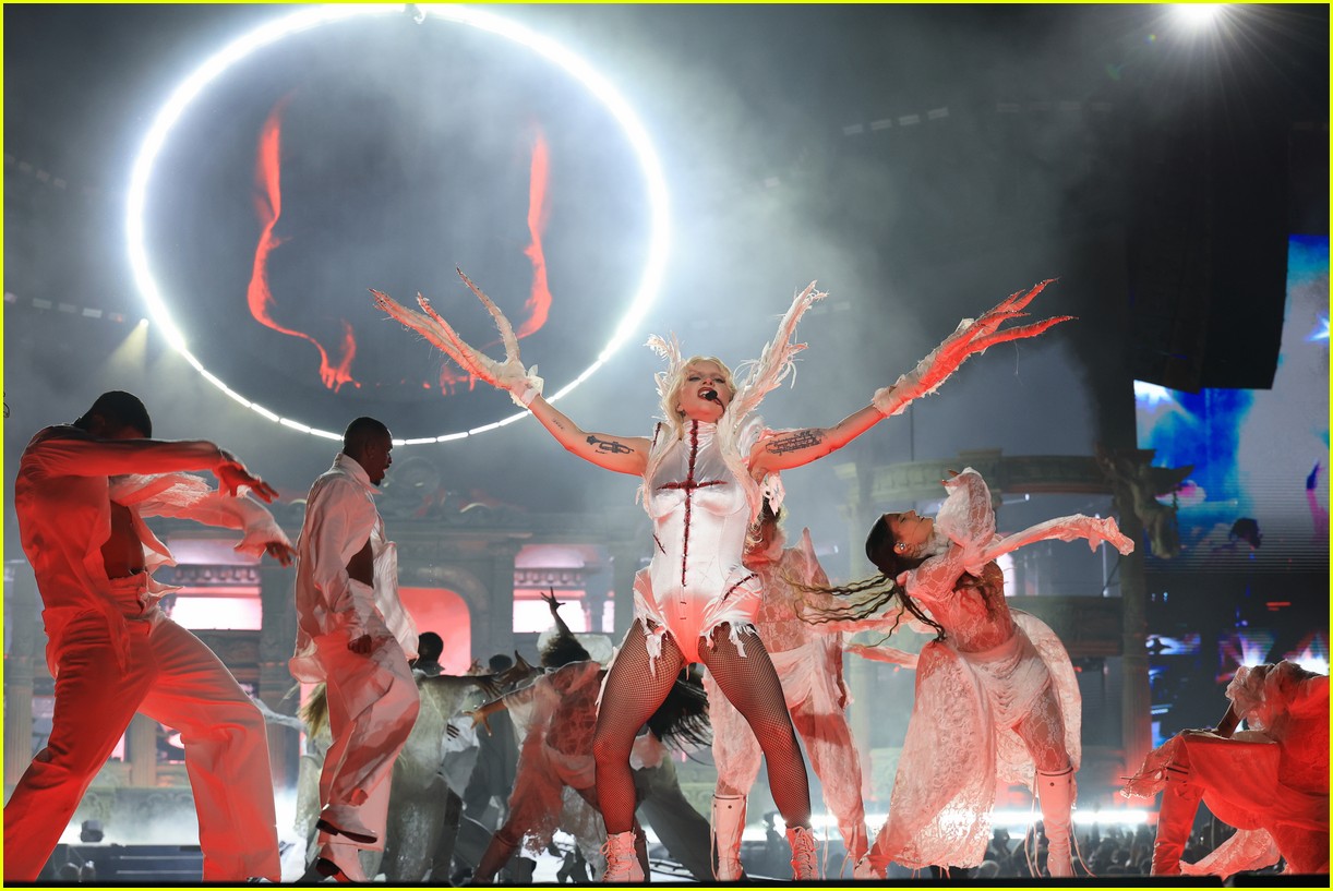 lady-gaga-breaks-record-for-highest-attended-concert-by-a-female-artist