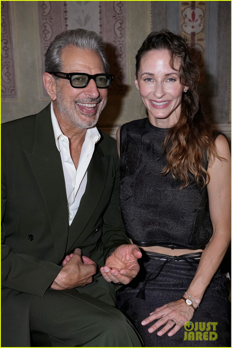 Viola Davis Julia Garner Paul Mescal Attend Gucci Cruise 2026 Viola Davis Paul Mescal At Gucci Fashion Show 44 