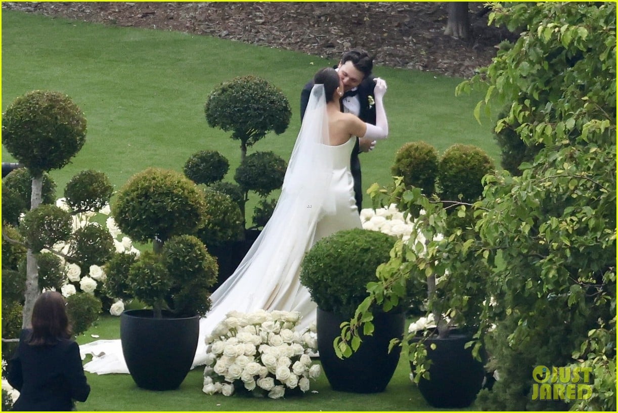 Hailee Steinfeld Marries Josh Allen In California Ceremony, Wedding