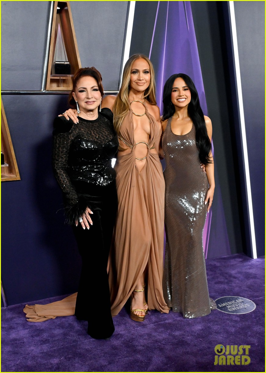 Jennifer Lopez Announces 202526 Las Vegas Residency After Canceling(02)