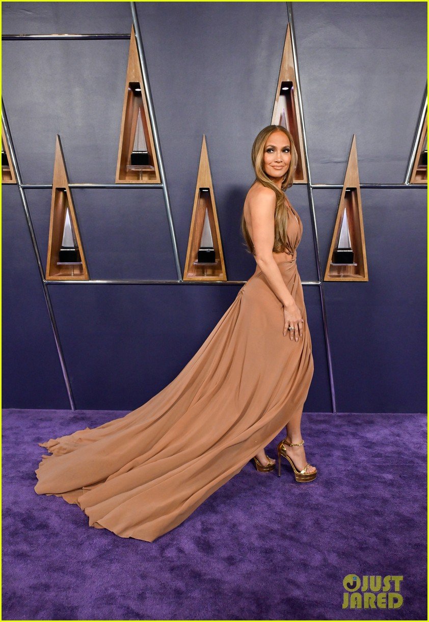 Jennifer Lopez Announces 202526 Las Vegas Residency After Canceling