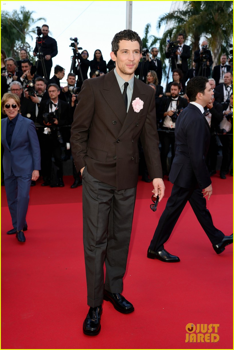 Josh O Connor Alison Oliver Spotted Kissing Amid Romance Rumors 