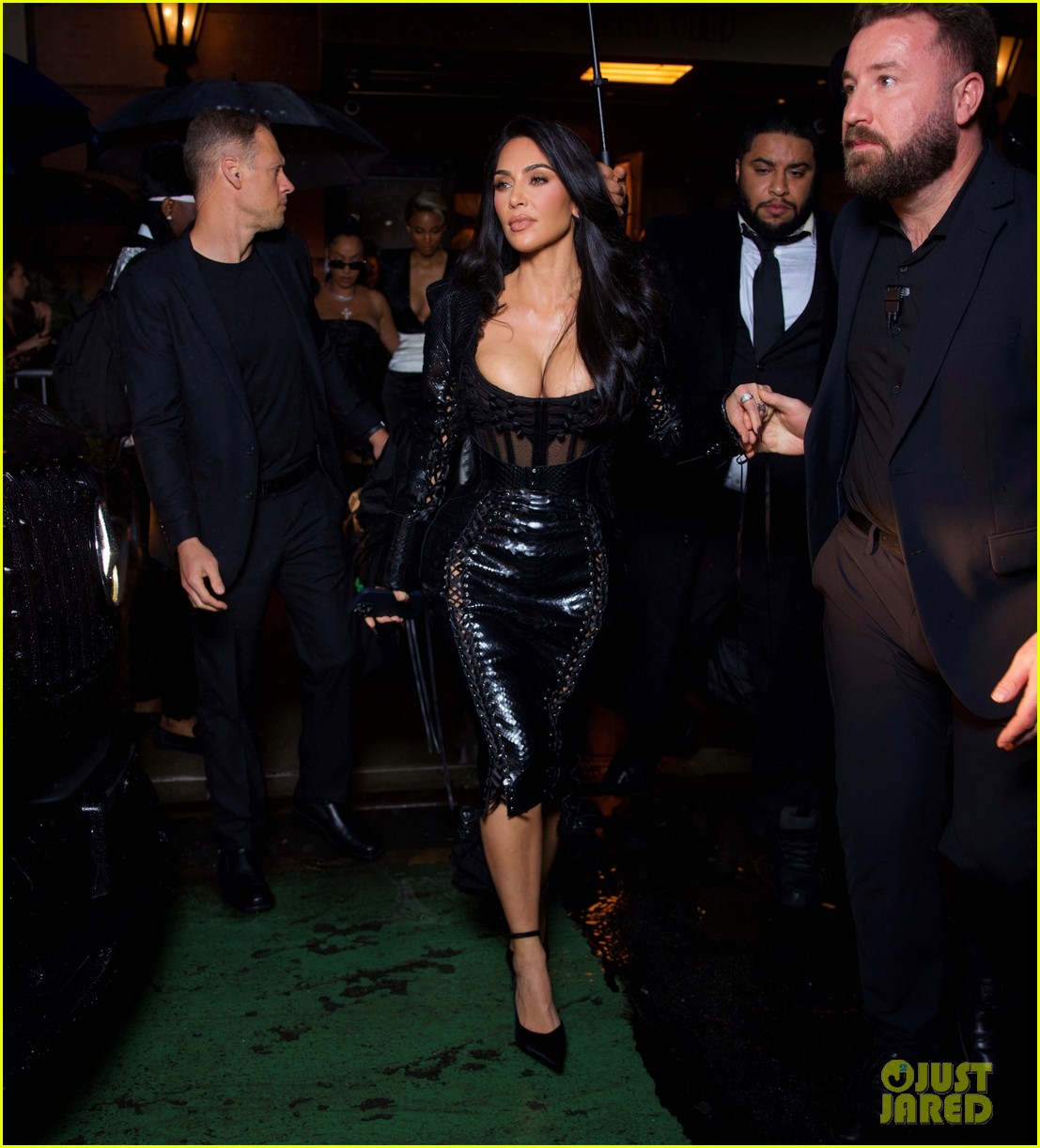 Kim Kardashian, Kendall Jenner & Hailey Bieber Head to Met Gala 2025 ...