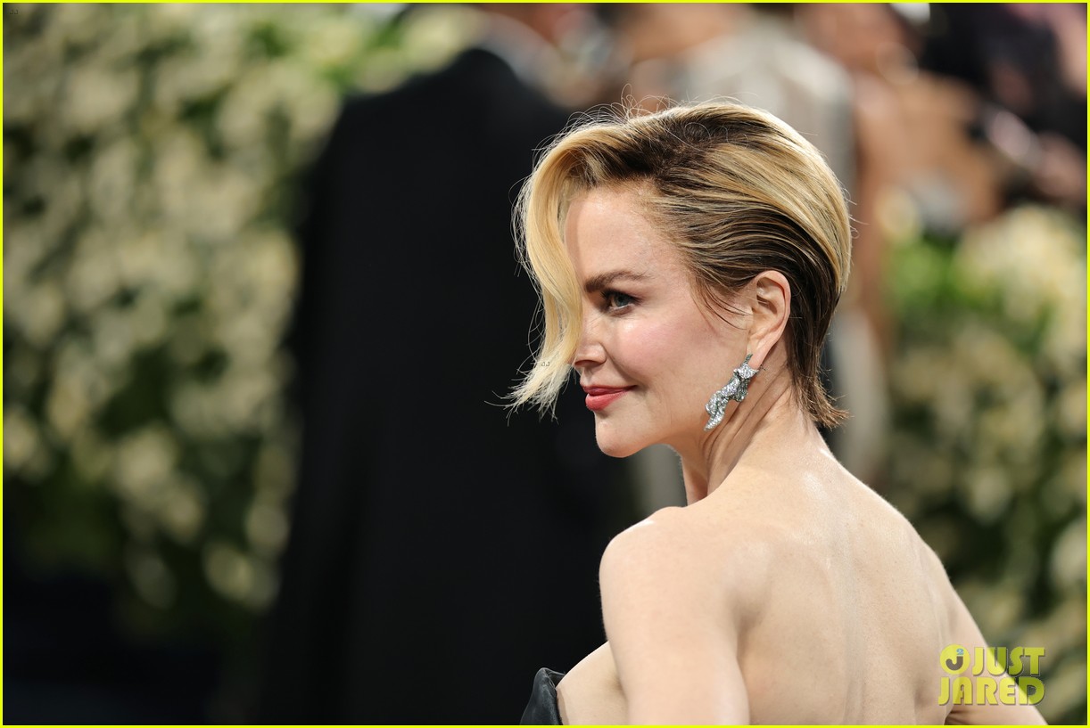 Nicole Kidman Shocks with Short Hair at Met Gala 2025, Though She's