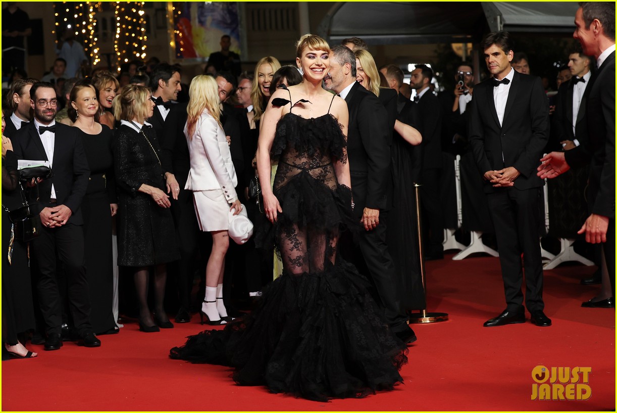 Kristen Stewart Rocks Short Satin Suit to Premiere of Directorial Debut