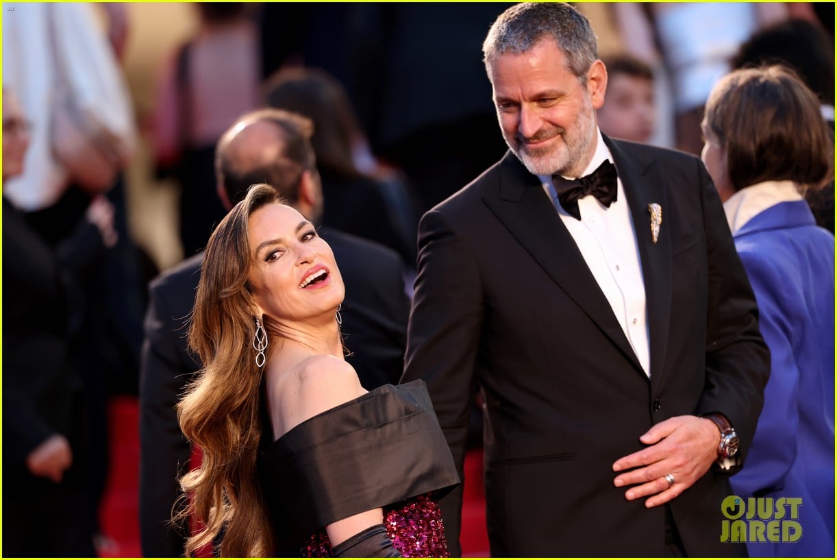 Mariska Hargitay Makes Rare Red Carpet Appearance with All 3 Kids