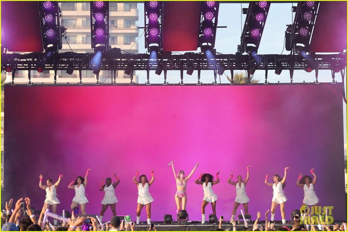 Meghan Trainor Changes 'All About That Bass' Lyrics to Reference