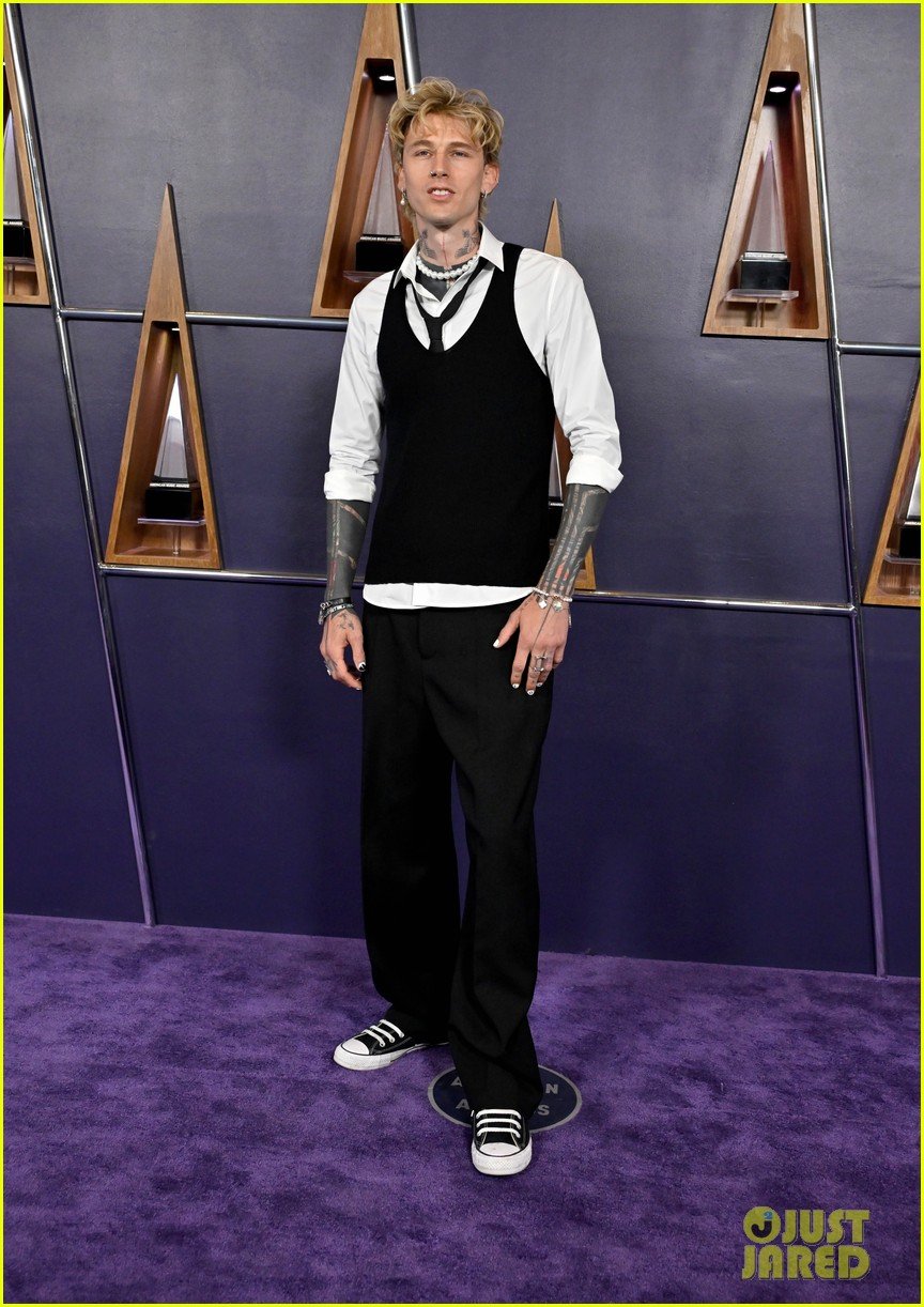 Machine Gun Kelly Explains Why He Skipped AMAs 2025, Despite Walking ...