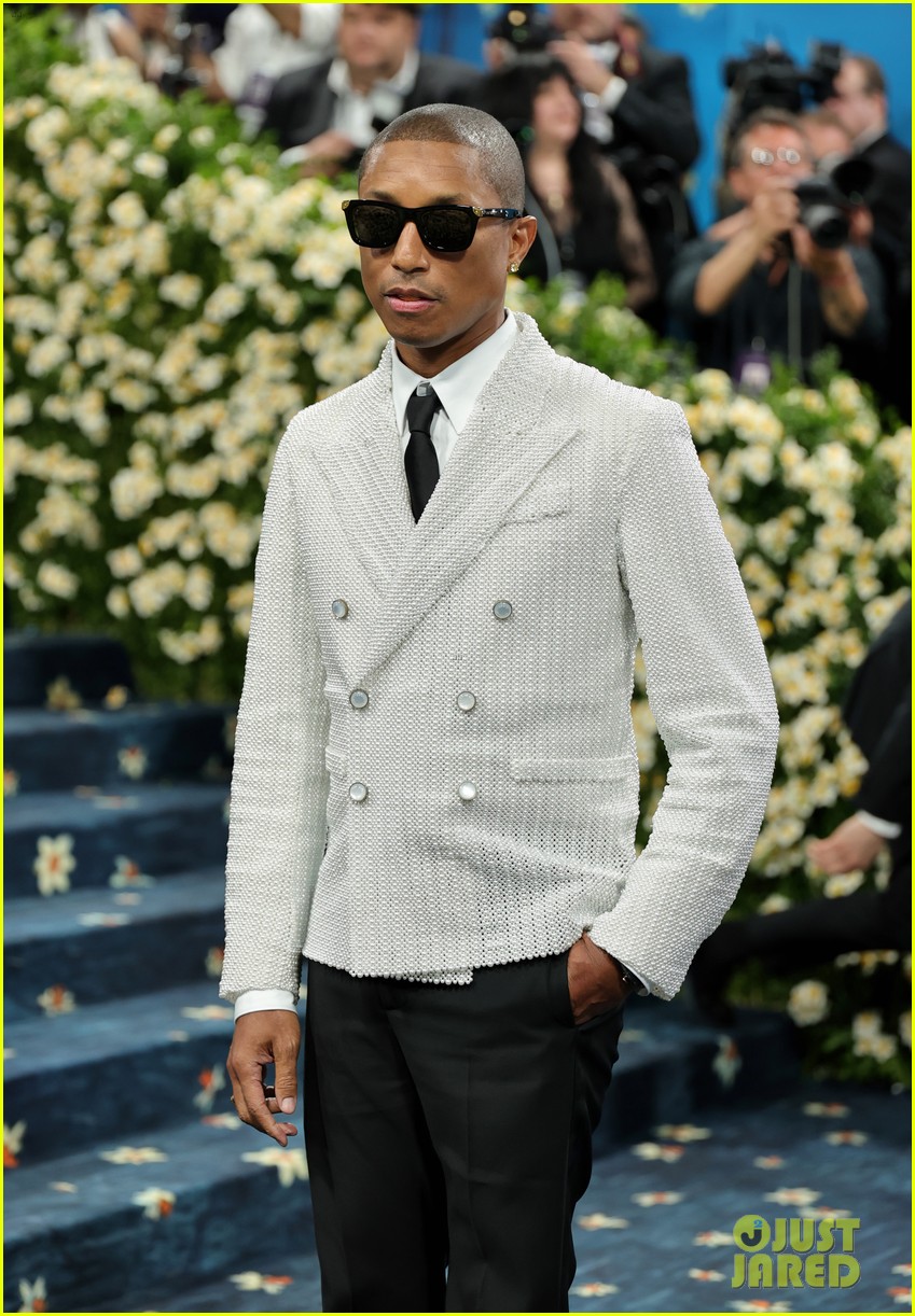 CoChair Pharrell Williams & Wife Helen Lasichanh Arrive for Met Gala(02)