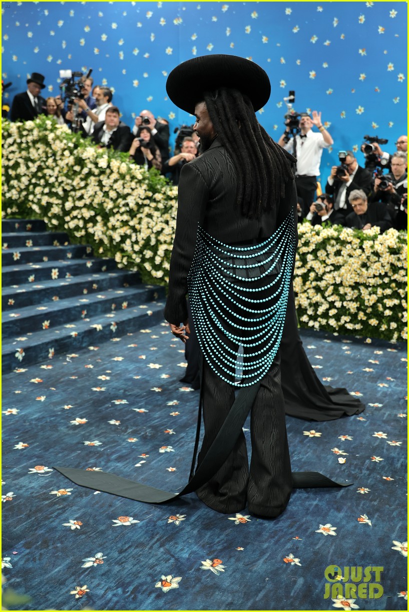 Shaboozey Matches His Grillz to His Outfit at Met Gala Debut Photo