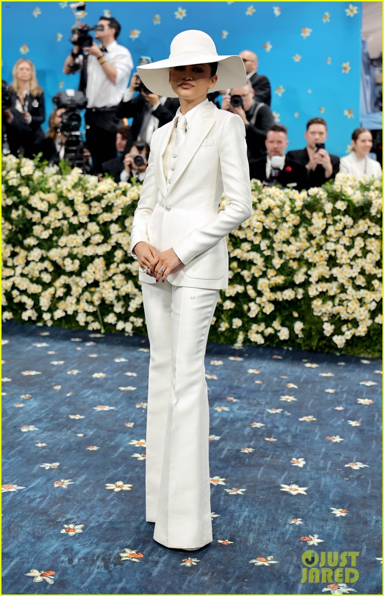 Zendaya Suits Up In Full White Look for Met Gala 2025: Photo 5153141