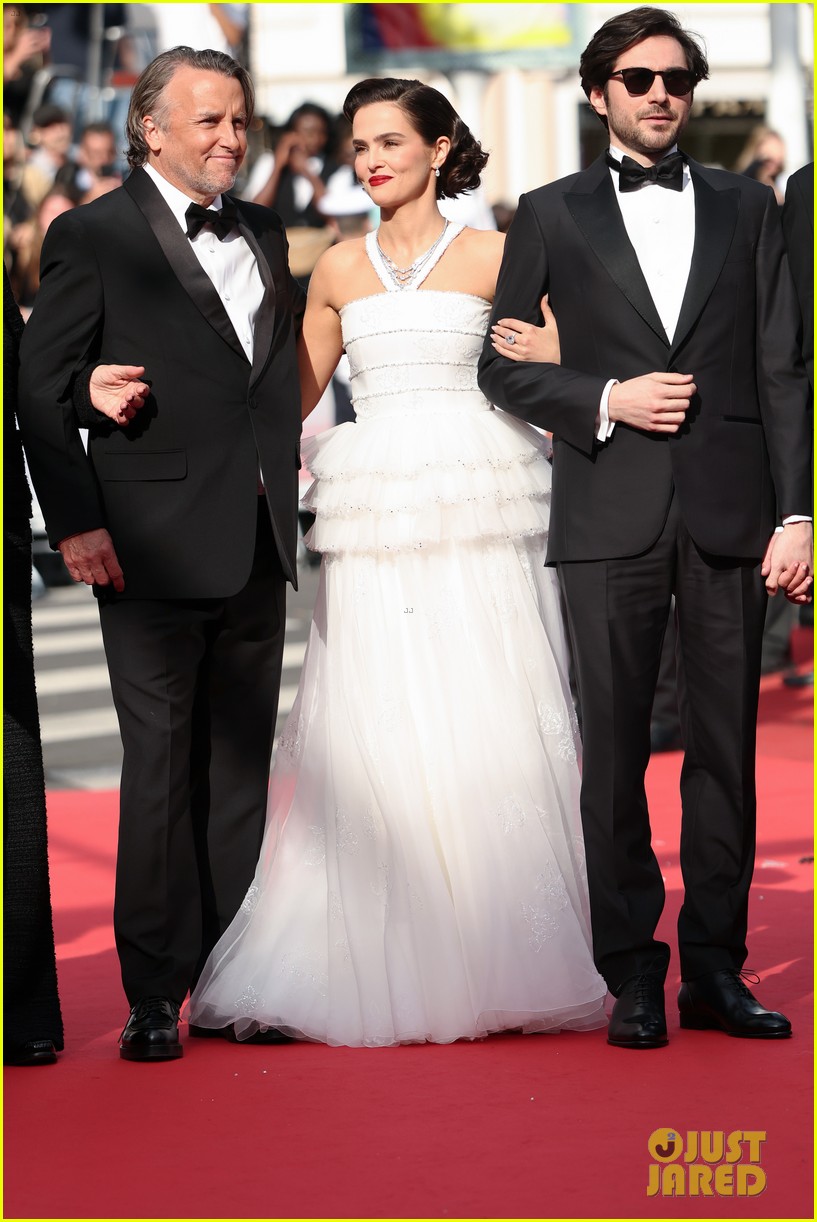 Zoey Deutch Stuns In White Chanel Gown At Cannes Film Festival 2025 For Zoey Deutch French Movie Cannes Film 2025 01