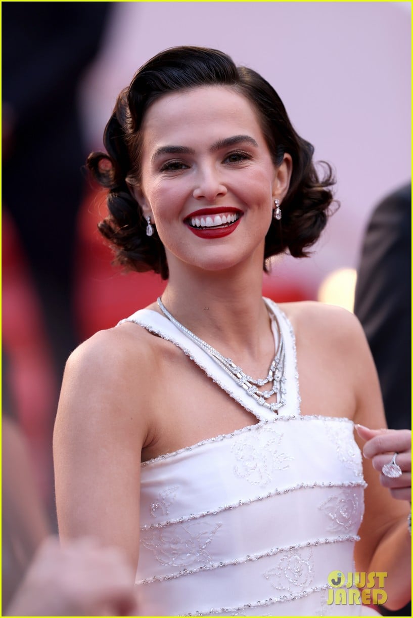 Zoey Deutch Stuns In White Chanel Gown At Cannes Film Festival 2025 For Zoey Deutch French Movie Cannes Film 2025 44