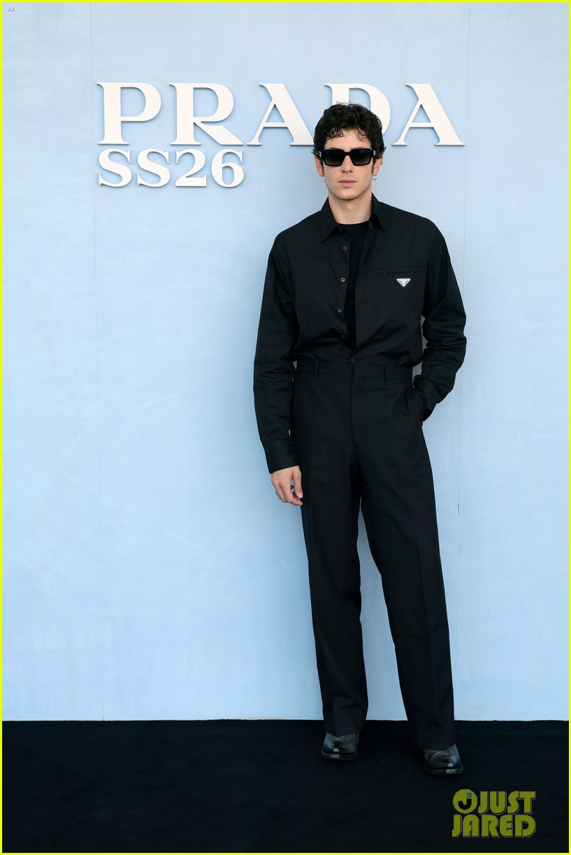 Benedict Cumberbatch, Archie Madekwe & Benito Skinner Sit Front Row at ...
